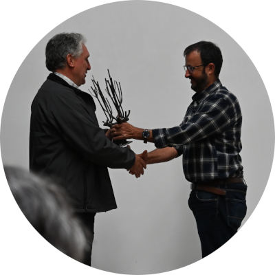 28/10/2023 premio por sus investigaciones, a Chechu Camarero).