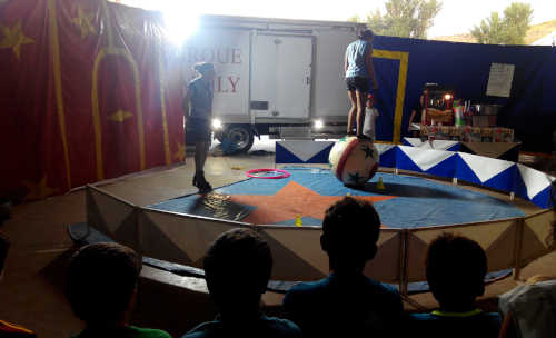 Actuación de un circo familiar francés en Blesa (Teruel)