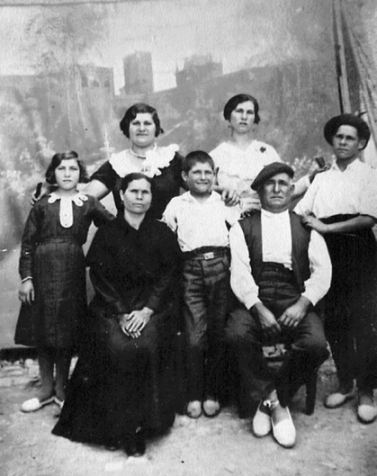 Familia La Hoz Allueva, LosTasos. Cedida por Eugenio Asin