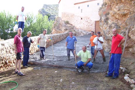 Voluntarios currantes que acabaron con el reino de la vegetación y cardos de antes