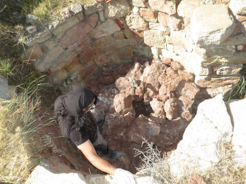 Haciendo un horno de yeso de manera tradicional en Galve (Aragón)