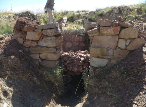 Haciendo un horno de yeso de manera tradicional en Galve (Aragón)