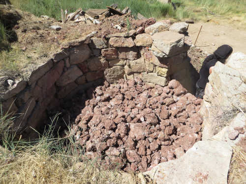 Haciendo un horno de yeso de manera tradicional en Galve (Aragón)