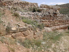 Restos de una altísima presa romana en un afluente del río Aguasvivas. Monforte de Moyuela (Teruel)