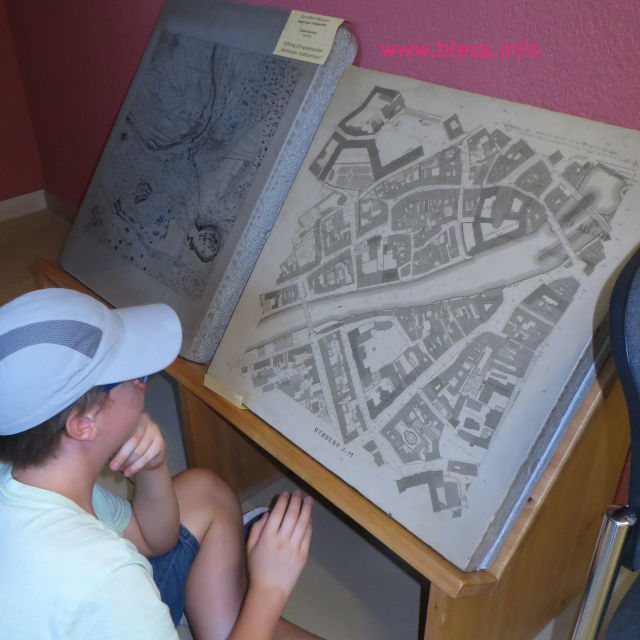 Museo de Solnhofen (Deutschland). Sala sobre la litografía, invención. mapa de Bamberg en piedra 